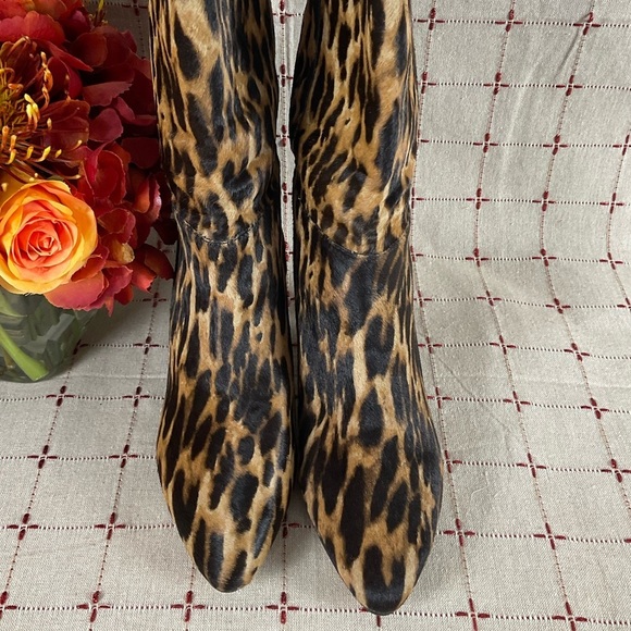 Vince Camuto Rastel3 Animal Print Cow Hide Mid Calf Boots Size 7.5 Cow Fur NWOB - Picture 5 of 9